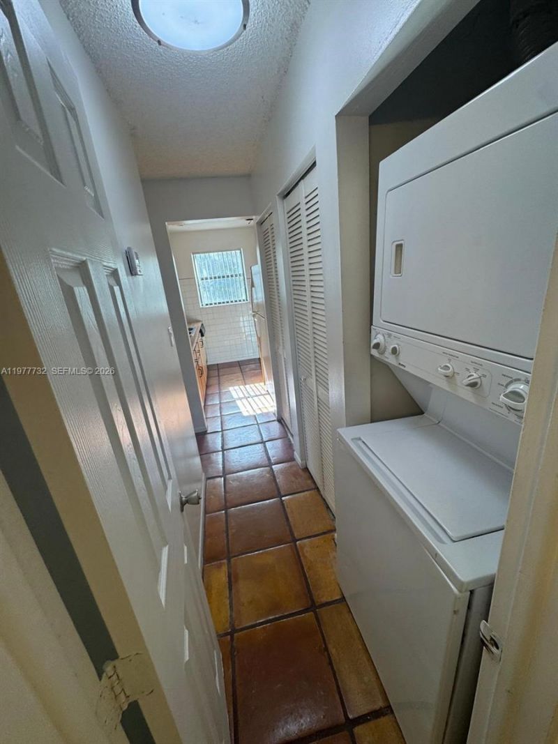 6031 Shakerwood Cir, Unit 201, Tamarac, FL 33319 Photo