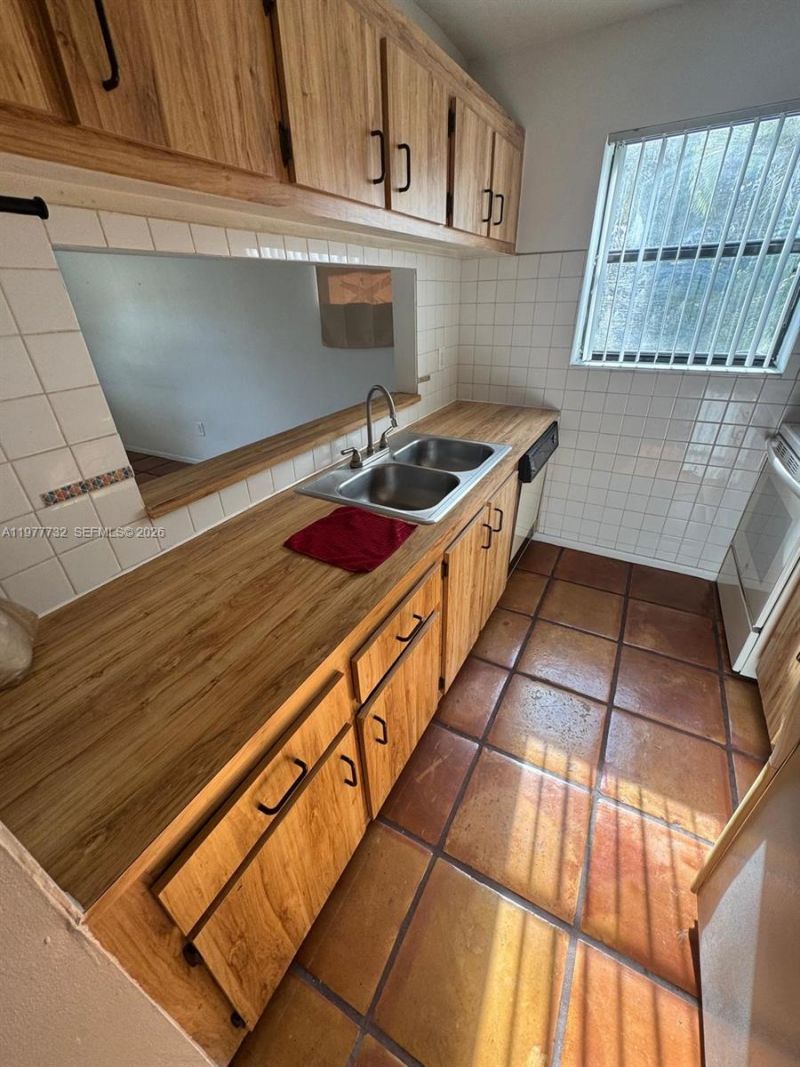 6031 Shakerwood Cir, Unit 201, Tamarac, FL 33319 Photo