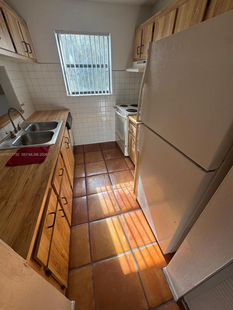 6031 Shakerwood Cir, Unit 201, Tamarac, FL 33319 Photo