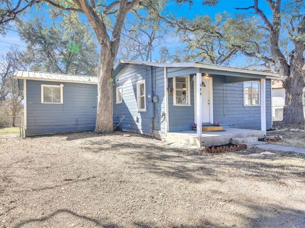 908 Tank ST, Lockhart, TX 78644