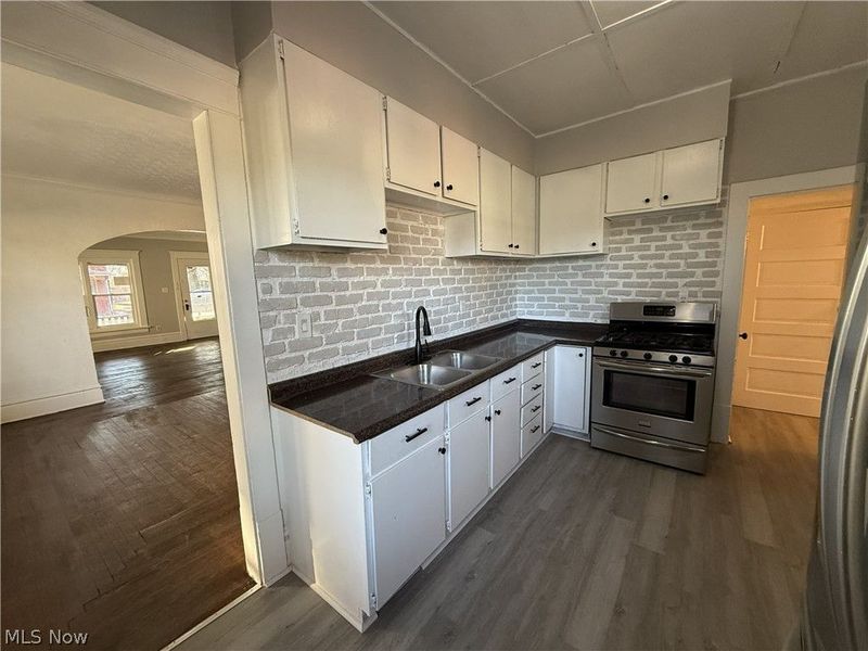 295 Grove Street, Akron, OH 44302 Photo 9