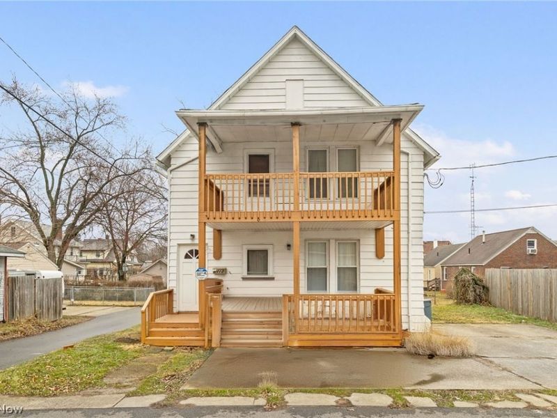 2112 Iris Court NW, Canton, OH 44709 Photo 1