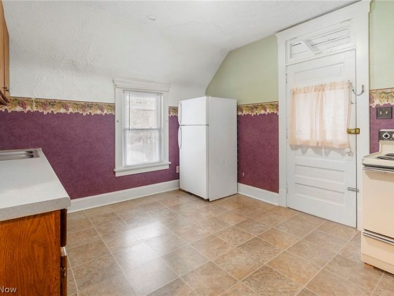 2112 Iris Court NW, Canton, OH 44709 Photo 12