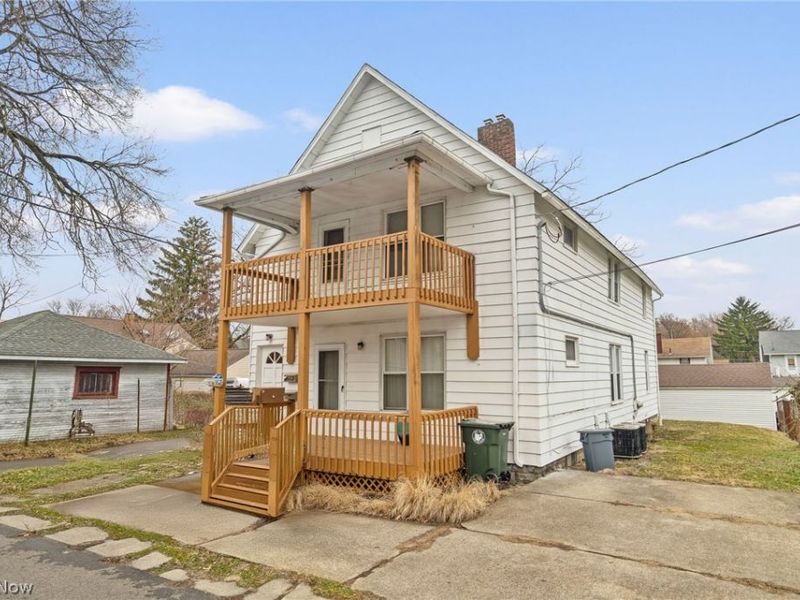 2112 Iris Court NW, Canton, OH 44709 Photo 2