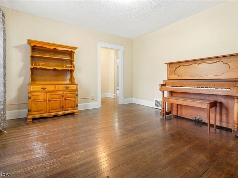 2112 Iris Court NW, Canton, OH 44709 Photo 5