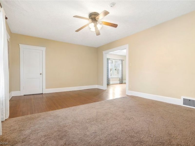 2112 Iris Court NW, Canton, OH 44709 Photo 8