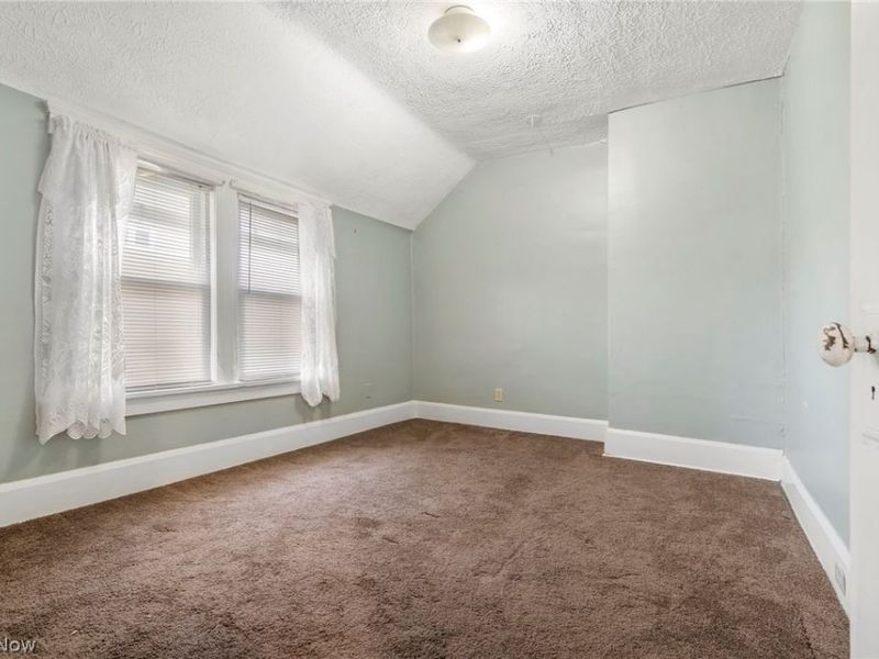 2112 Iris Court NW, Canton, OH 44709 Photo 9