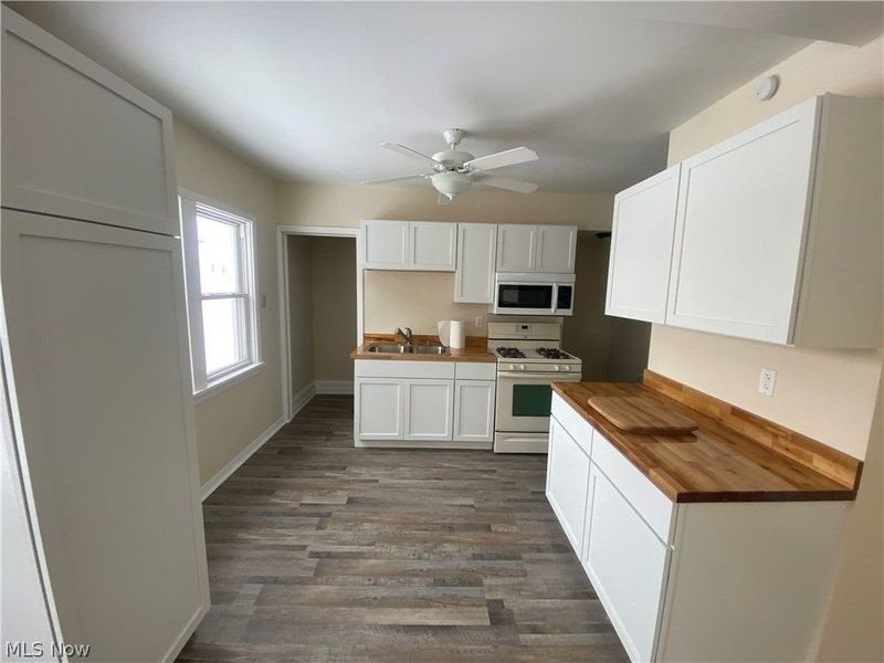 8221 Grand Division Avenue, Cleveland, OH 44125 Photo 4