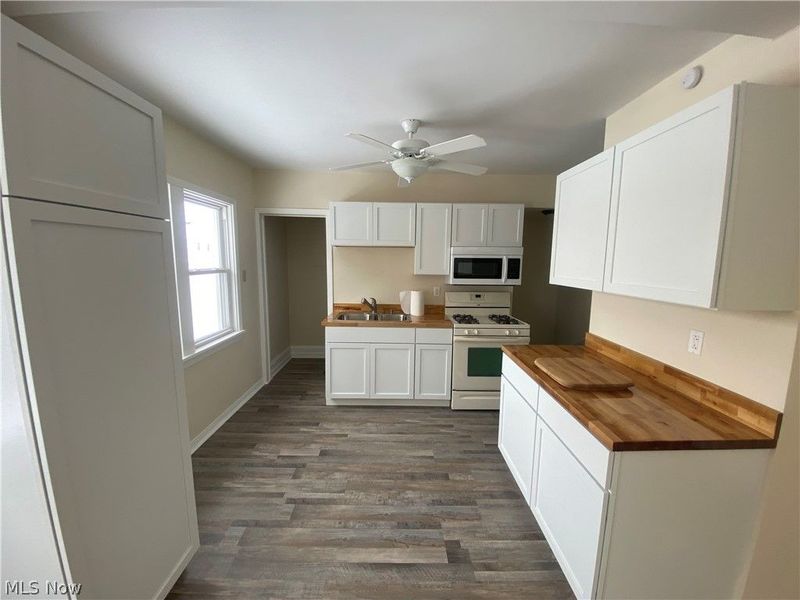 8221 Grand Division Avenue, Cleveland, OH 44125 Photo 5