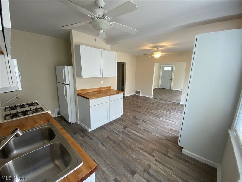 8221 Grand Division Avenue, Cleveland, OH 44125 Photo 7