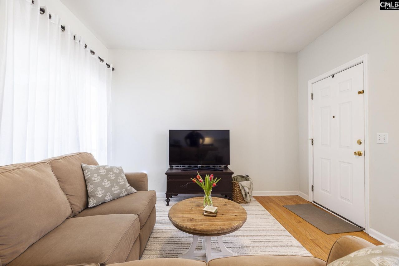 5 Tall Palmetto Lane  Photo 9