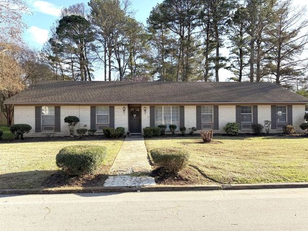 115 Dunbrook, Starkville, MS 39759