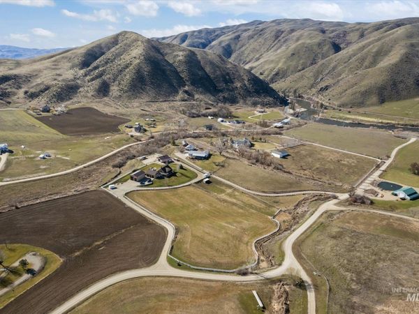 27 Waverly Drive, Horseshoe Bend, ID 83629