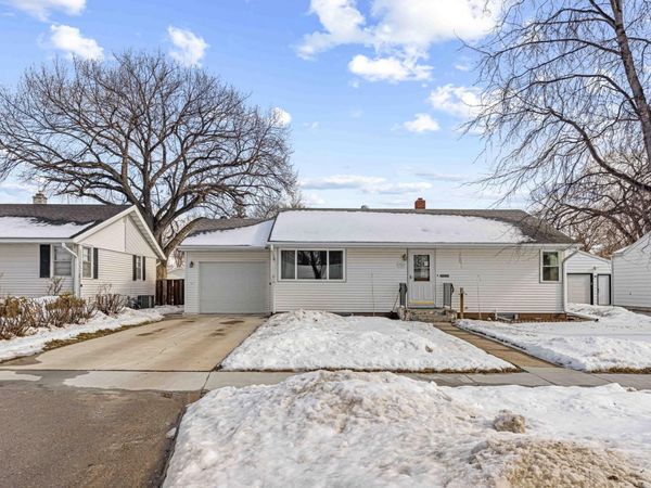 1722 15th Street S, Fargo, ND 58103