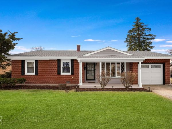 678 Middlebury Lane , Elk Grove Village, IL 60007