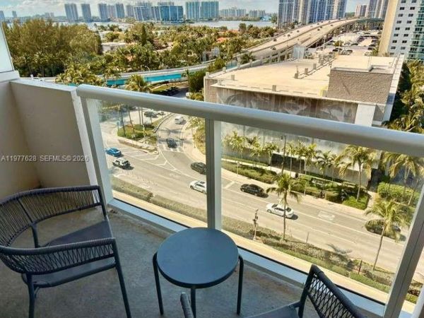 19201 Collins Ave, Unit 933, Sunny Isles Beach, FL 33160