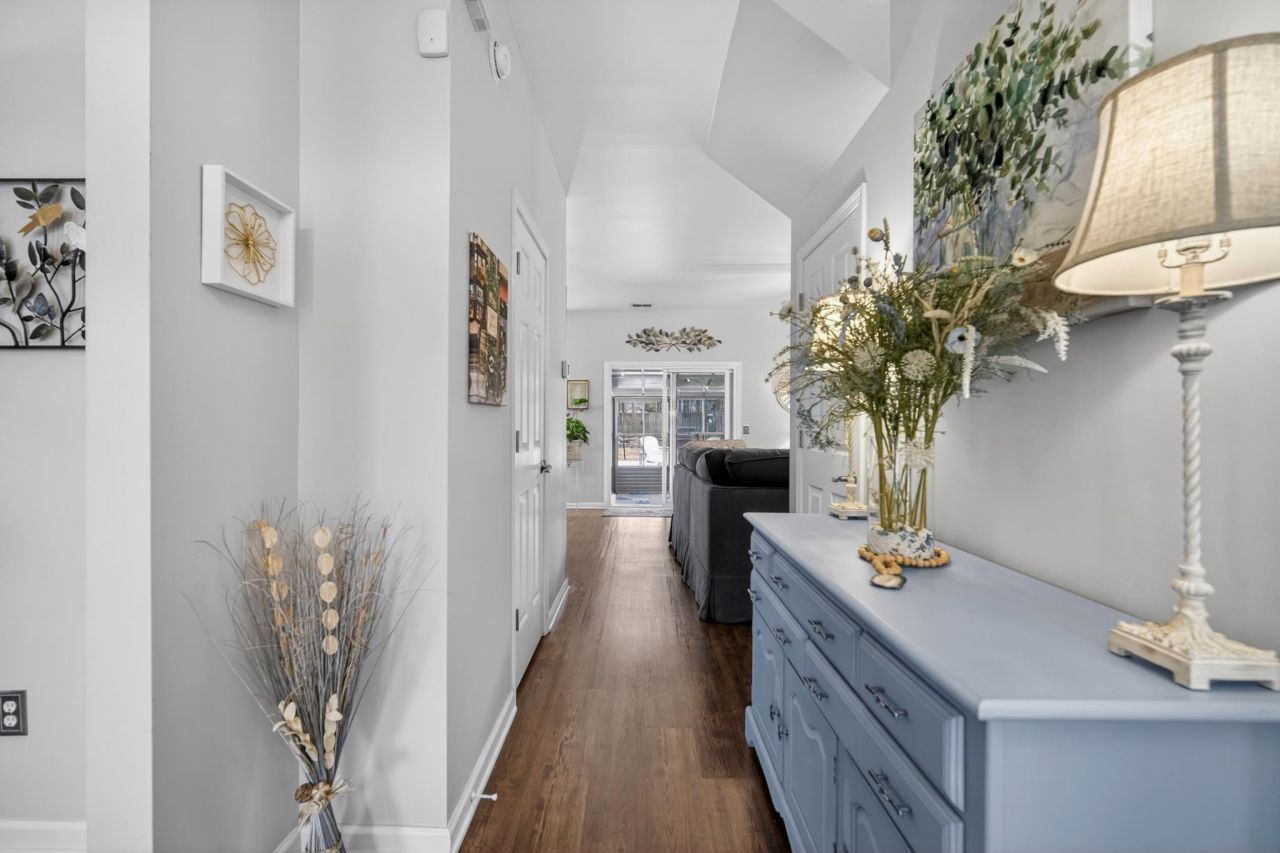 2226 Sandtuck Circle Photo 5