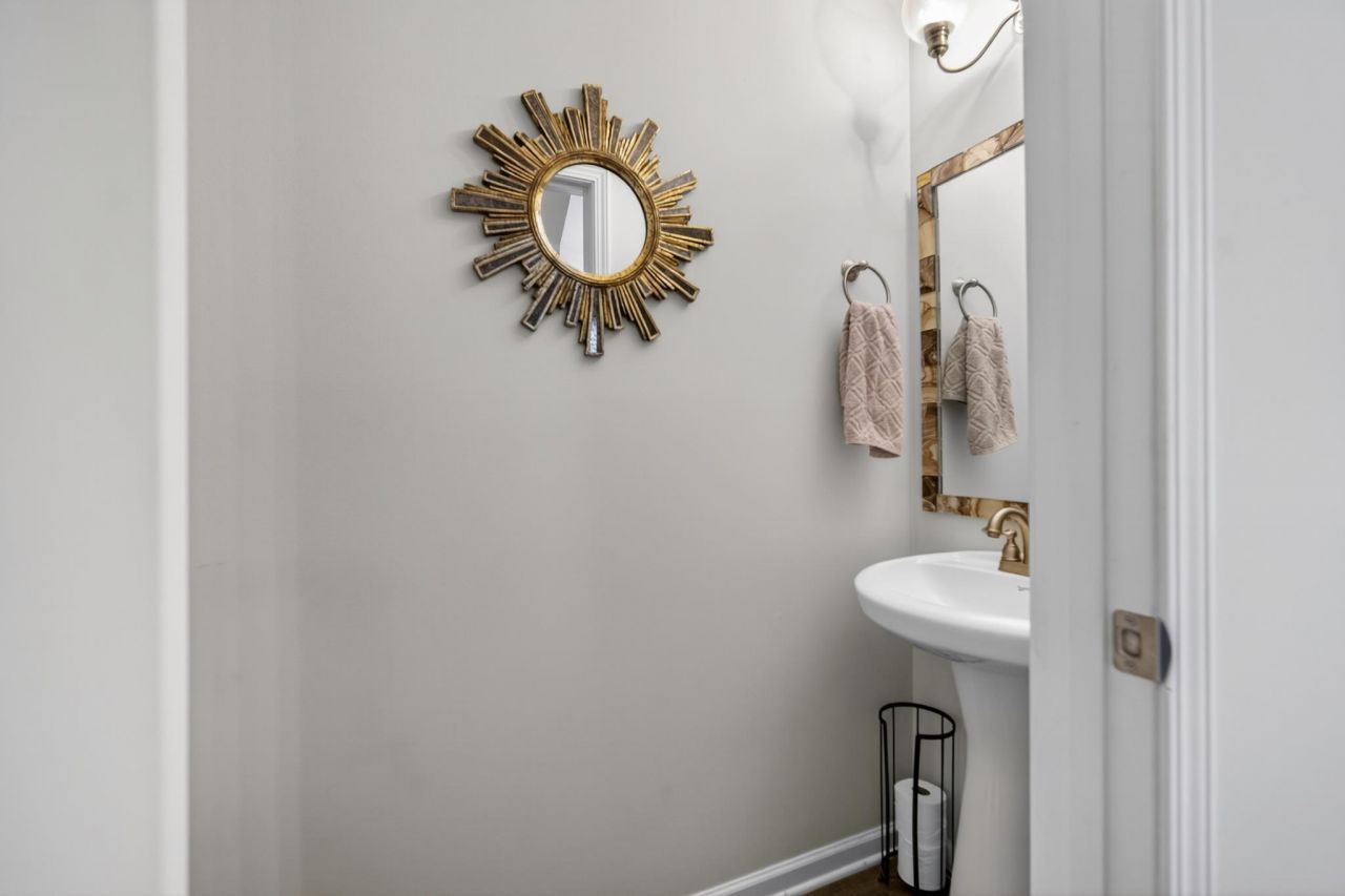 2226 Sandtuck Circle Photo 6