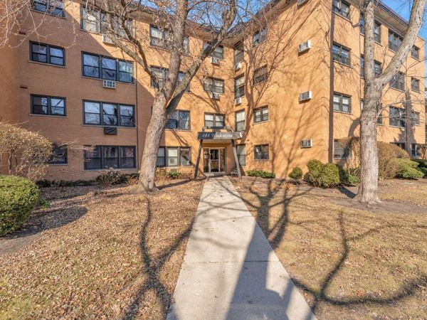 444 Washington Boulevard, Unit 303, Oak Park, IL 60302