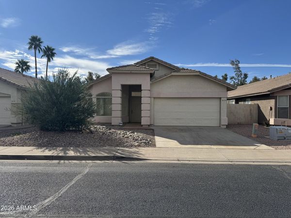 6135 W NAVAJO Drive, Glendale, AZ 85302