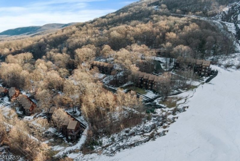 7 Deer Valley Ln, Vernon, NJ 07462 Main Photo