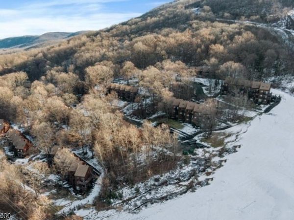 7 Deer Valley Ln, Vernon, NJ 07462