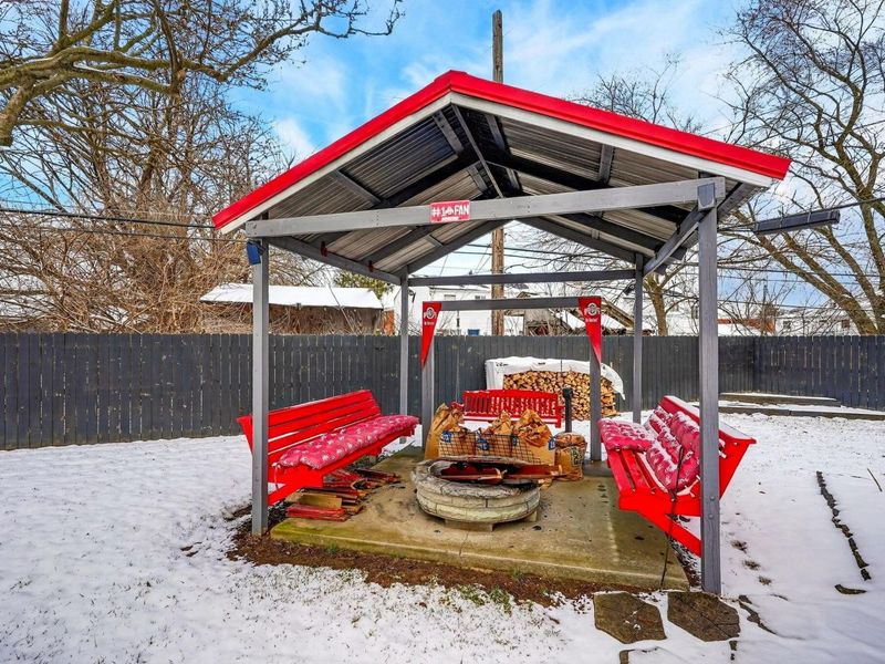 912 Maurine Drive, Columbus, OH 43228 Photo 12