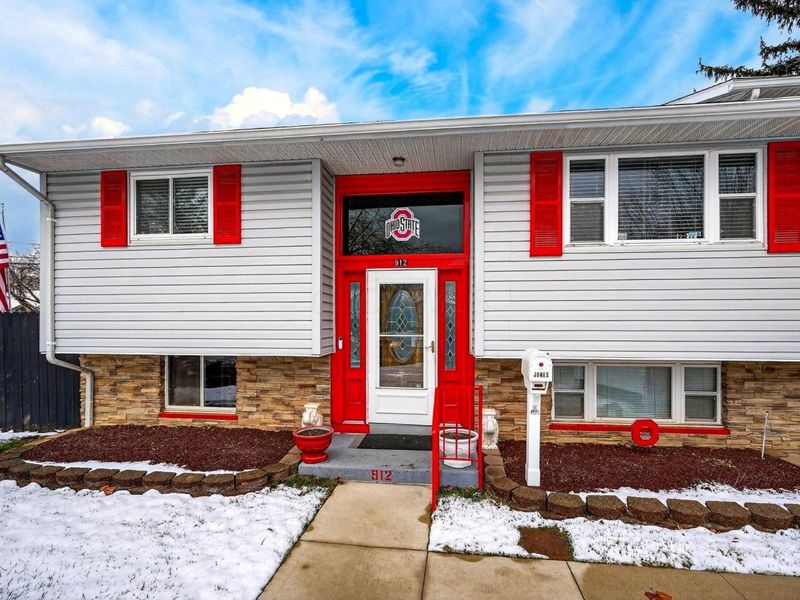 912 Maurine Drive, Columbus, OH 43228 Photo 3