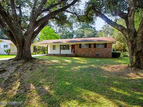 1242 W 18th Street, Laurel, MS 39440