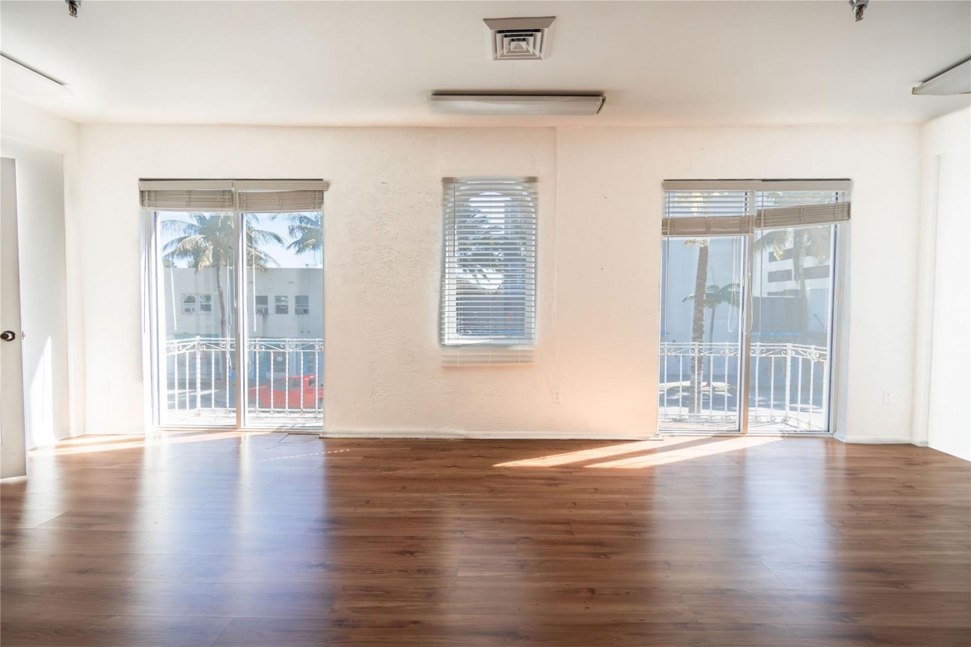 49 N Federal Hwy, Dania Beach, FL 33004 Photo