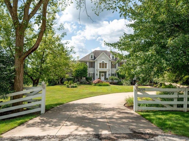 1998 E Hines Hill Road, Hudson, OH 44236 Photo 2