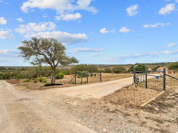 401 Ranchview RD, Spicewood, TX 78669