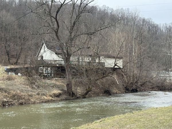 1608 Wallace Pke, Lumberport, WV 26386