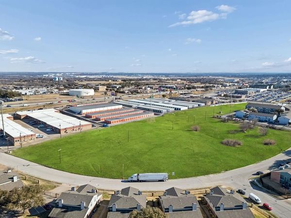 8800 Calmont Avenue , Fort Worth, TX 76116