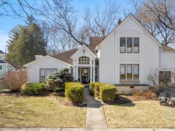 804 Dow Avenue , Geneva, IL 60134