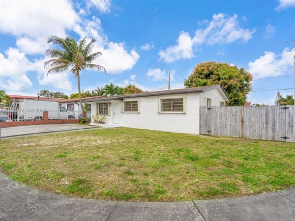 1005 W 36th Pl, Hialeah, FL 33012