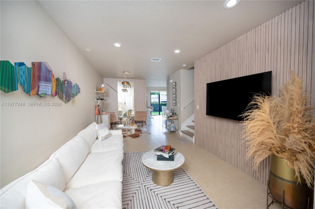 340 NE 194th Ln, Miami, FL 33179 Photo