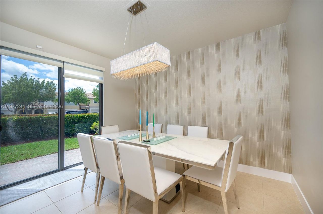 340 NE 194th Ln, Miami, FL 33179 Photo