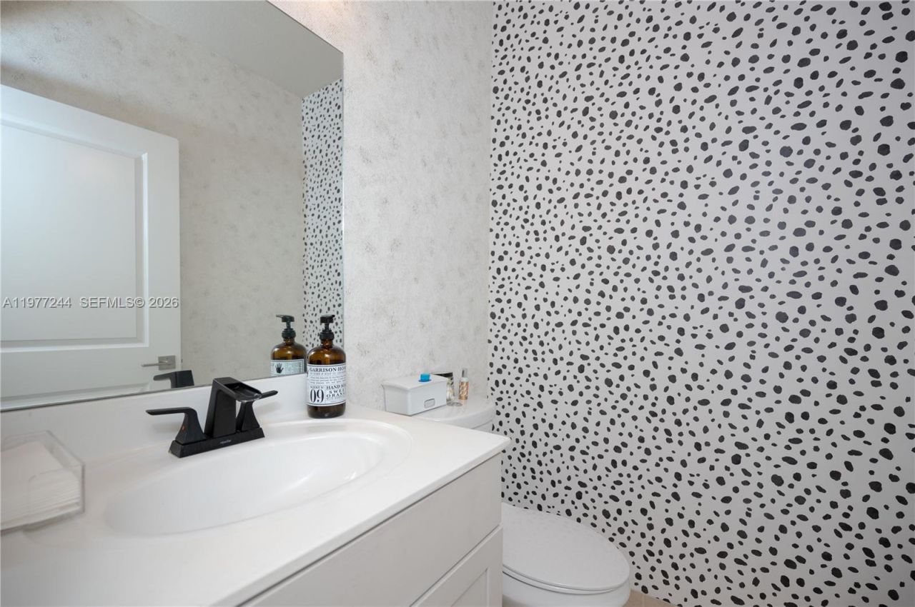 340 NE 194th Ln, Miami, FL 33179 Photo