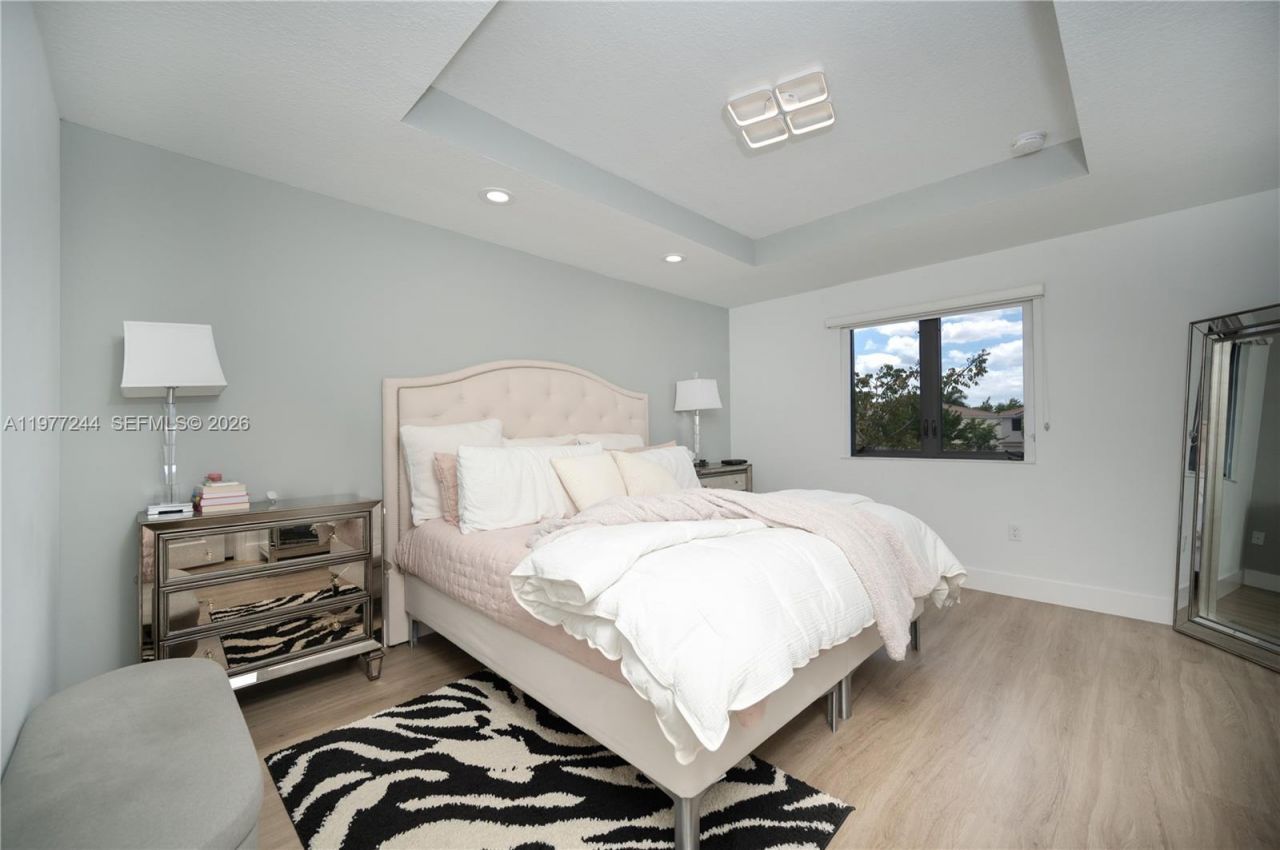 340 NE 194th Ln, Miami, FL 33179 Photo