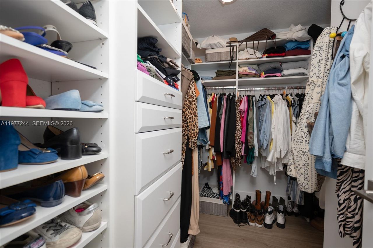 340 NE 194th Ln, Miami, FL 33179 Photo