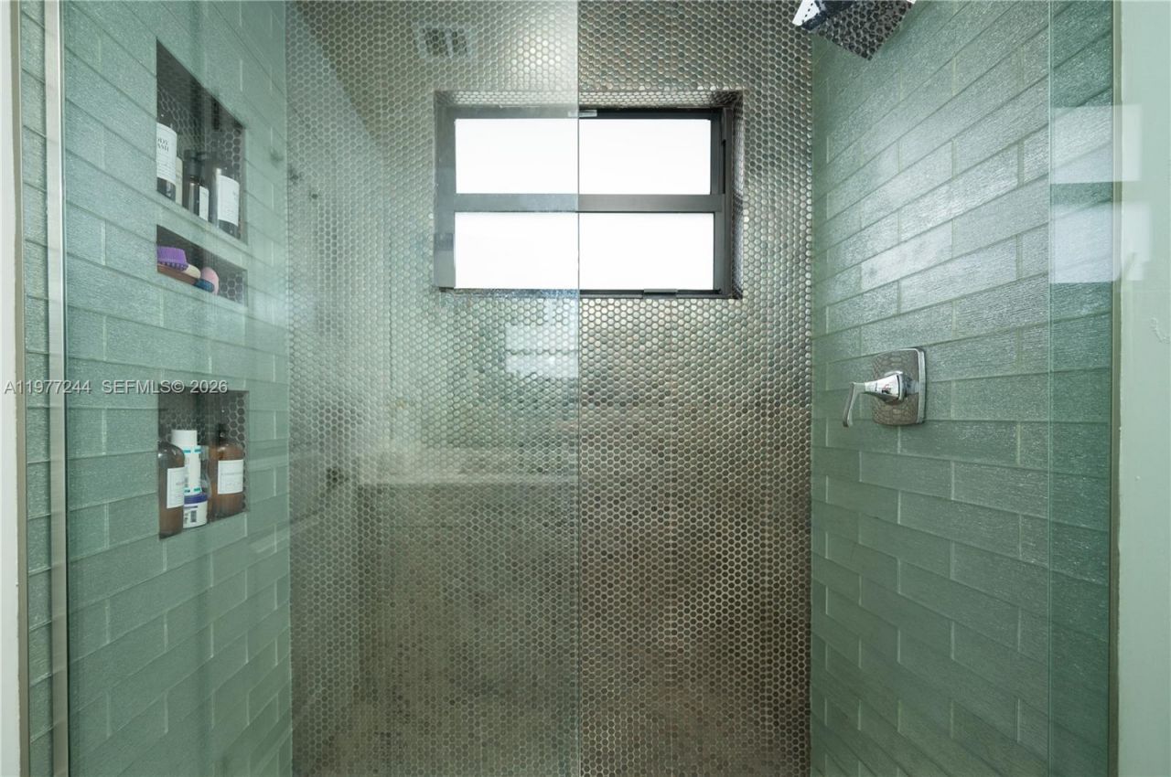 340 NE 194th Ln, Miami, FL 33179 Photo