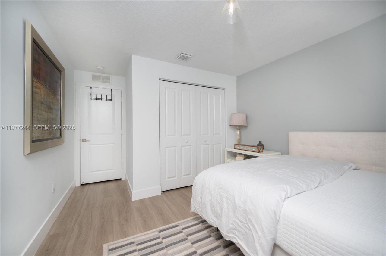 340 NE 194th Ln, Miami, FL 33179 Photo