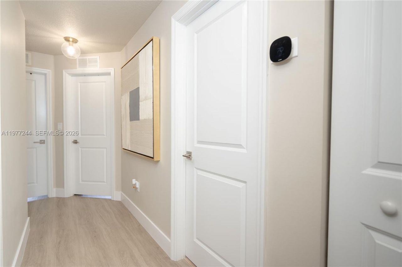 340 NE 194th Ln, Miami, FL 33179 Photo