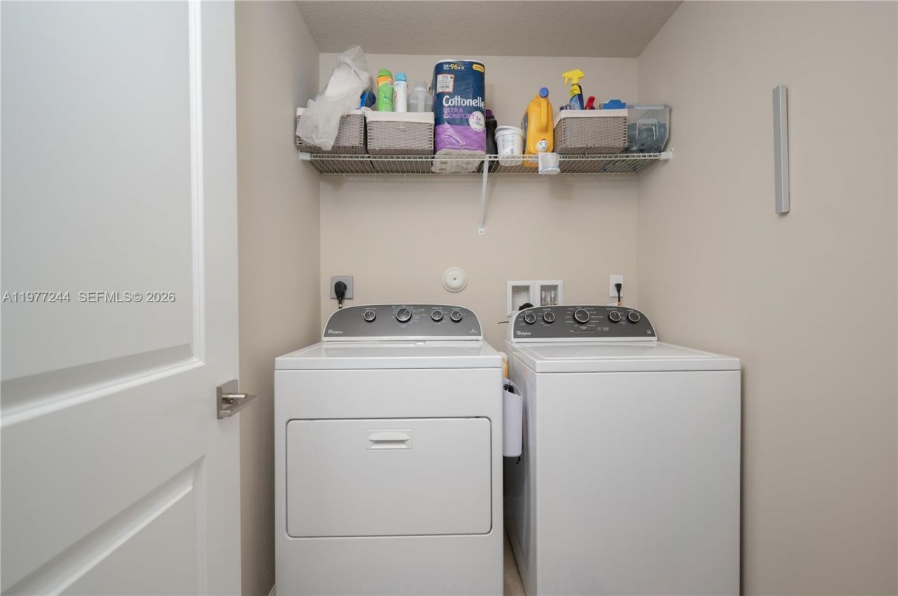 340 NE 194th Ln, Miami, FL 33179 Photo