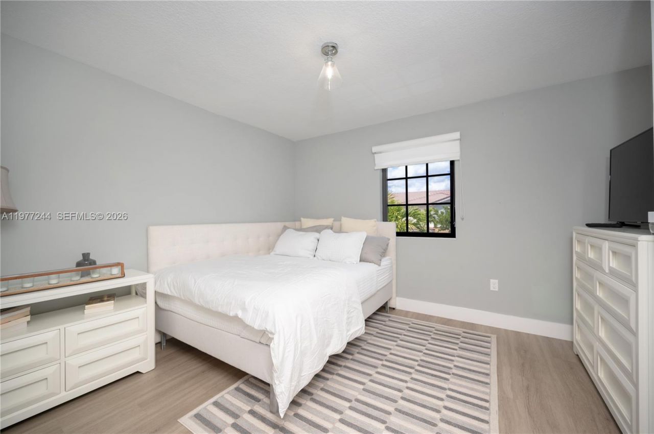 340 NE 194th Ln, Miami, FL 33179 Photo