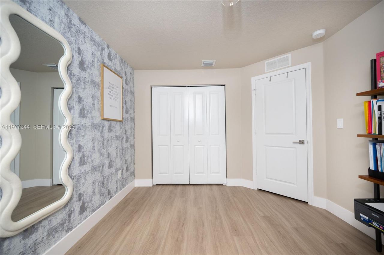 340 NE 194th Ln, Miami, FL 33179 Photo