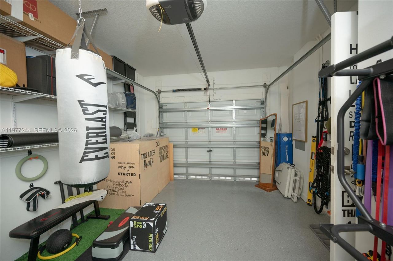 340 NE 194th Ln, Miami, FL 33179 Photo