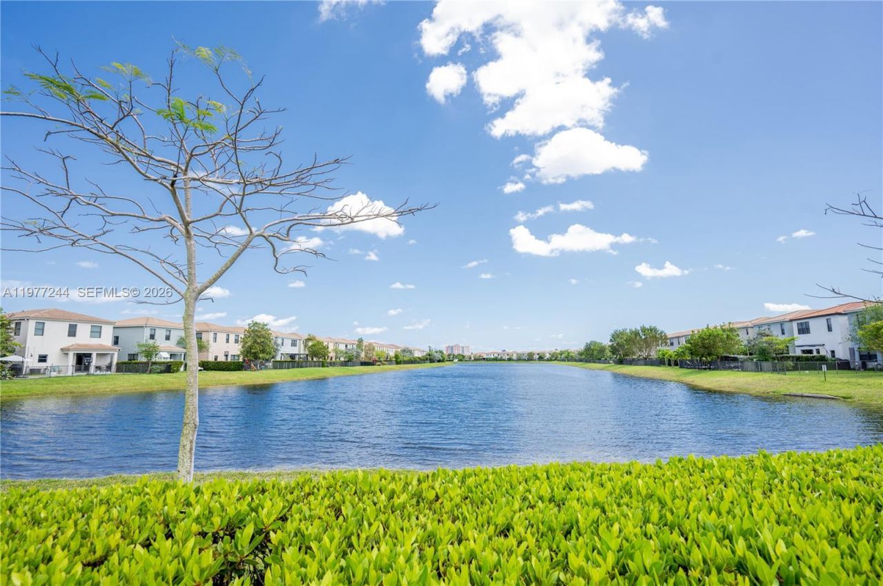 340 NE 194th Ln, Miami, FL 33179 Photo