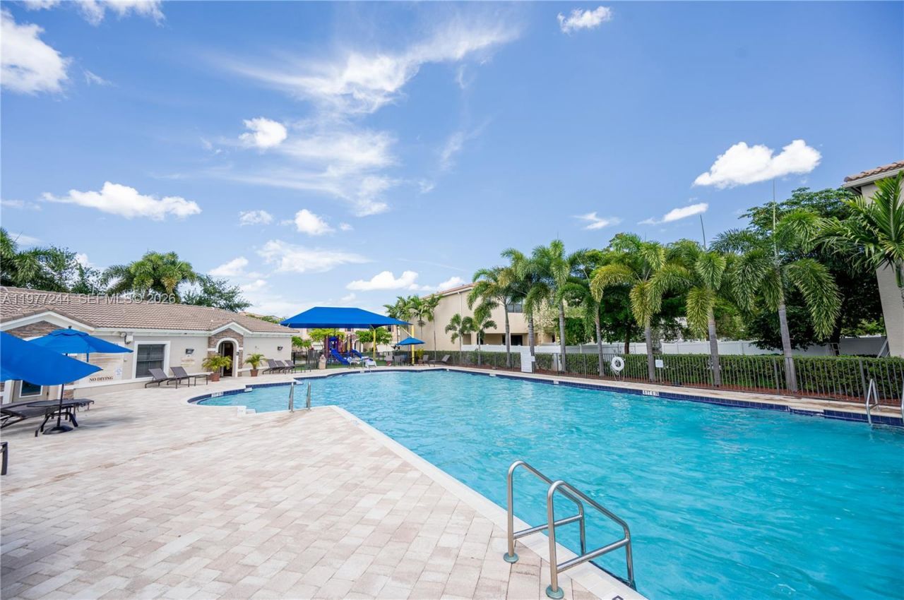 340 NE 194th Ln, Miami, FL 33179 Photo